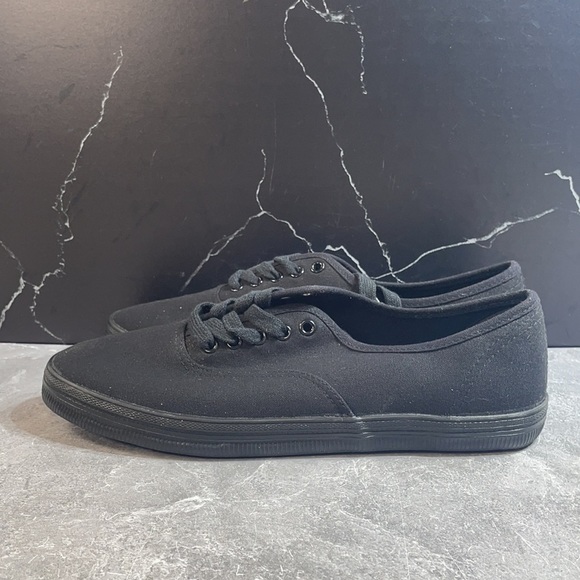 City Sneaks Canvas Lo Black Size 9.5W - Picture 3 of 9